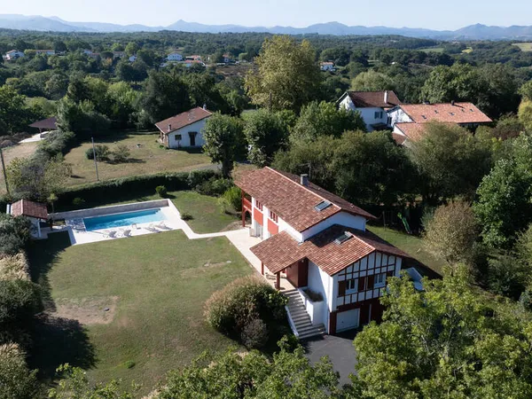 Maison 6 pièces 192 m²
