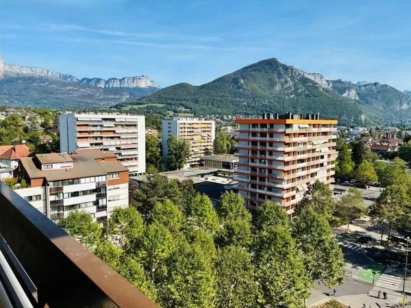T3 lumineux avec vue dominante sur Annecy