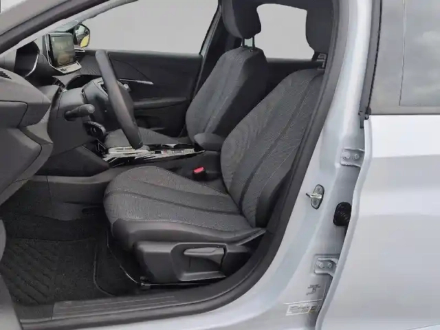 Peugeot 208 hybrid 110 e-dcs6 — photo 11