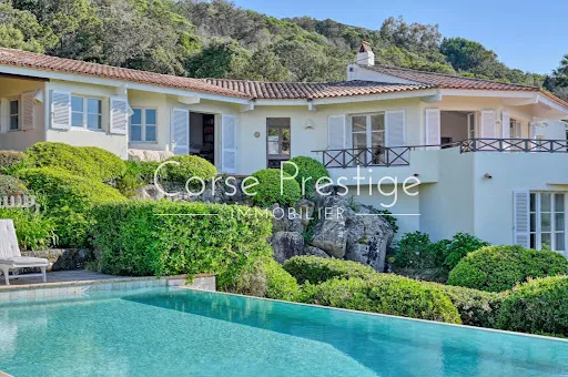 Maison 8 pièces 250 m²