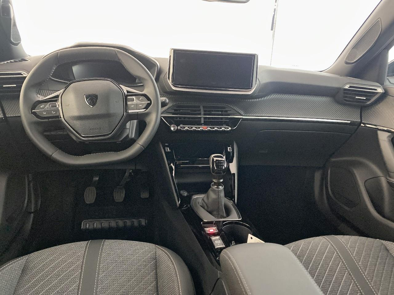 Peugeot 2008 turbo 100 ch bvm6 allure — photo 8