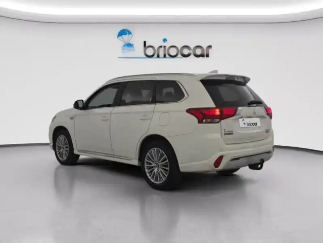 Mitsubishi Outlander phev twin motor intense 4wd + attelage — photo 3