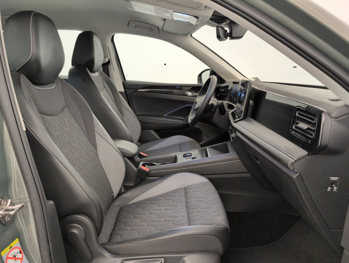 Volkswagen Tiguan — photo 9