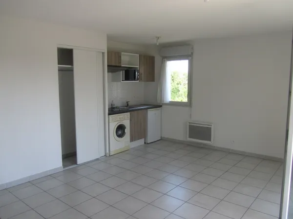 Loue grand studio 35m2 + terrasse et place de parking sous sol Croix Daurade Toulouse