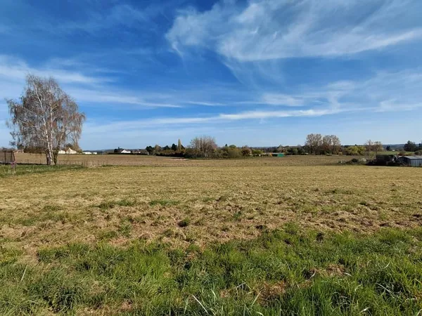 1700m2 Terrain constructible plat au calme
