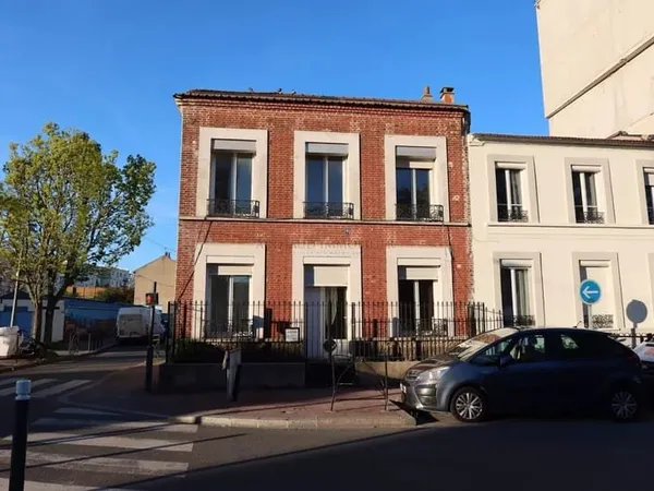 Opportunité rare à Saint-Ouen : ensemble immobilier à fort potentiel de valorisation