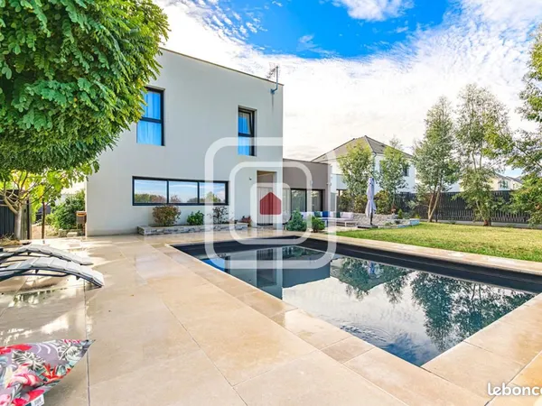 Propriété 6 pièces 218 m²
