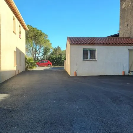 À LOUER - Appartement F4 de plain-pied avec jardin, garage et parkings