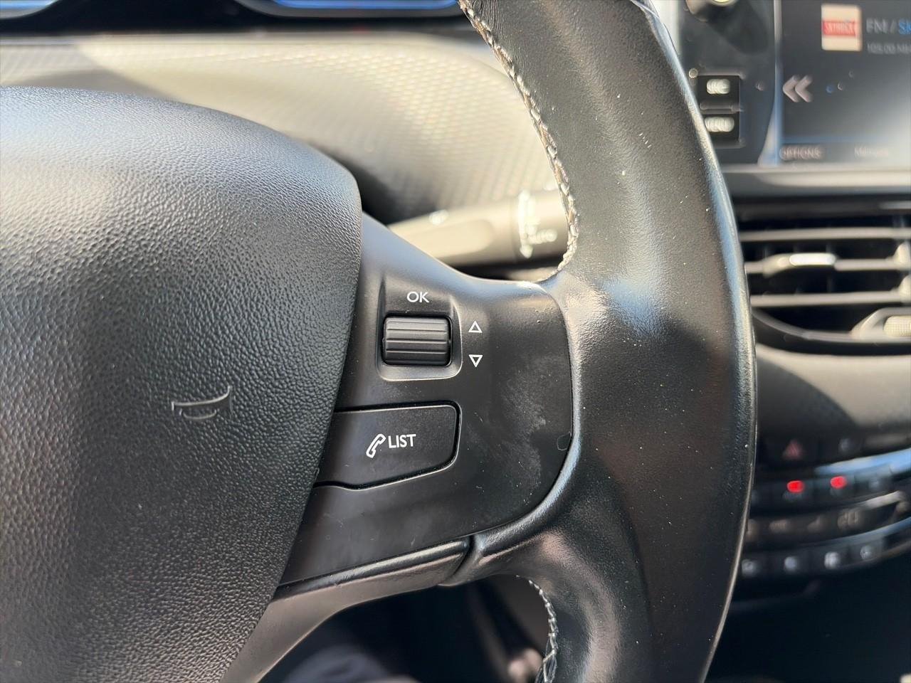 Peugeot 2008 1.2 puretech 110ch allure s&s — photo 15