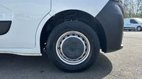 Renault Master F3500 L2H2 2.3 Blue dCi 135ch Confort Euro6 — photo 15