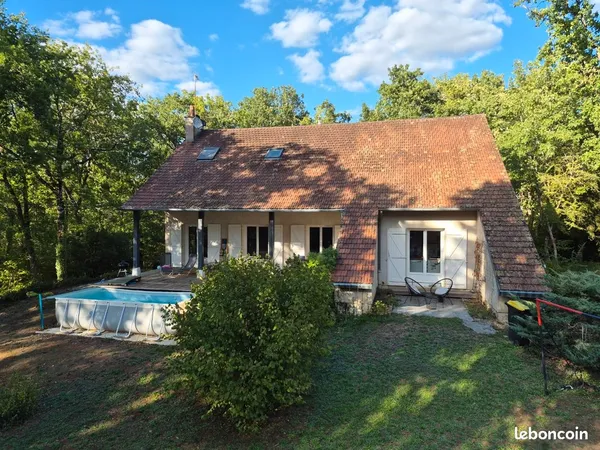 Maison - 8 pièces - 226m²