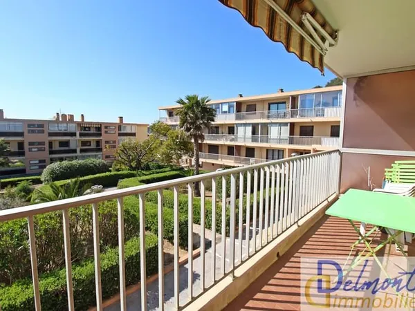 VENTE - SIX FOURS PROCHE PLAGE - FAUX T4 TERRASSE PARKING
