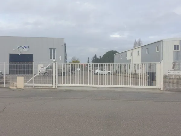 Local d’activité et entrepôt Location Arles  160m² 1200€