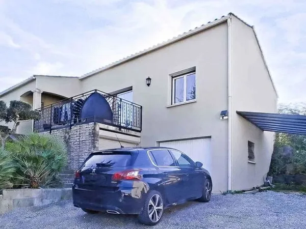 VILLA AVEC PISCINE ET GRAND GARAGE PROCHE CARCASSONNE