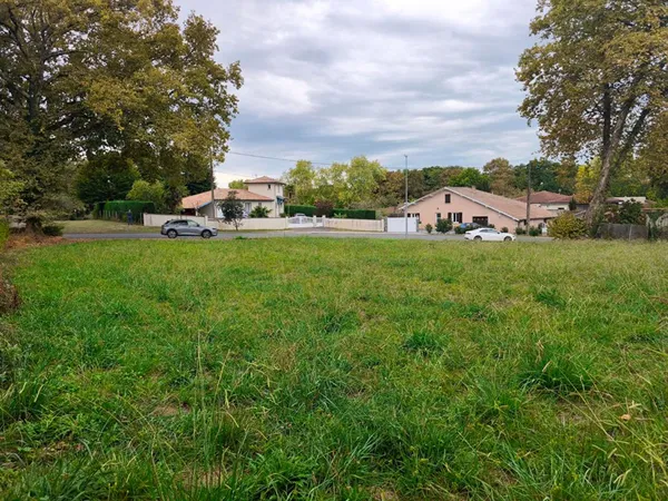 Terrain 600 m²