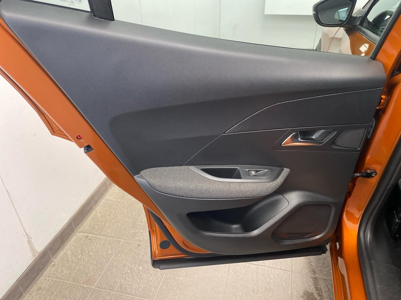 Peugeot 2008 puretech 130 s&s eat8 style — photo 21