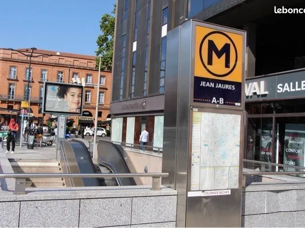 Bureau et espace de travail Location Toulouse  75m² 450€