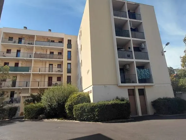 Dans petite residence