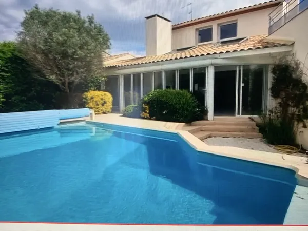 Vends maison avec piscine