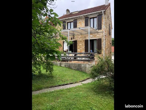 Maison sur 2 rues à Orsay Le Guichet