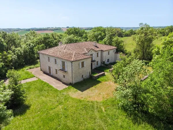 Propriété 585 m²