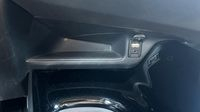 Toyota C-Hr 122h Distinctive 2WD E-CVT — photo 17
