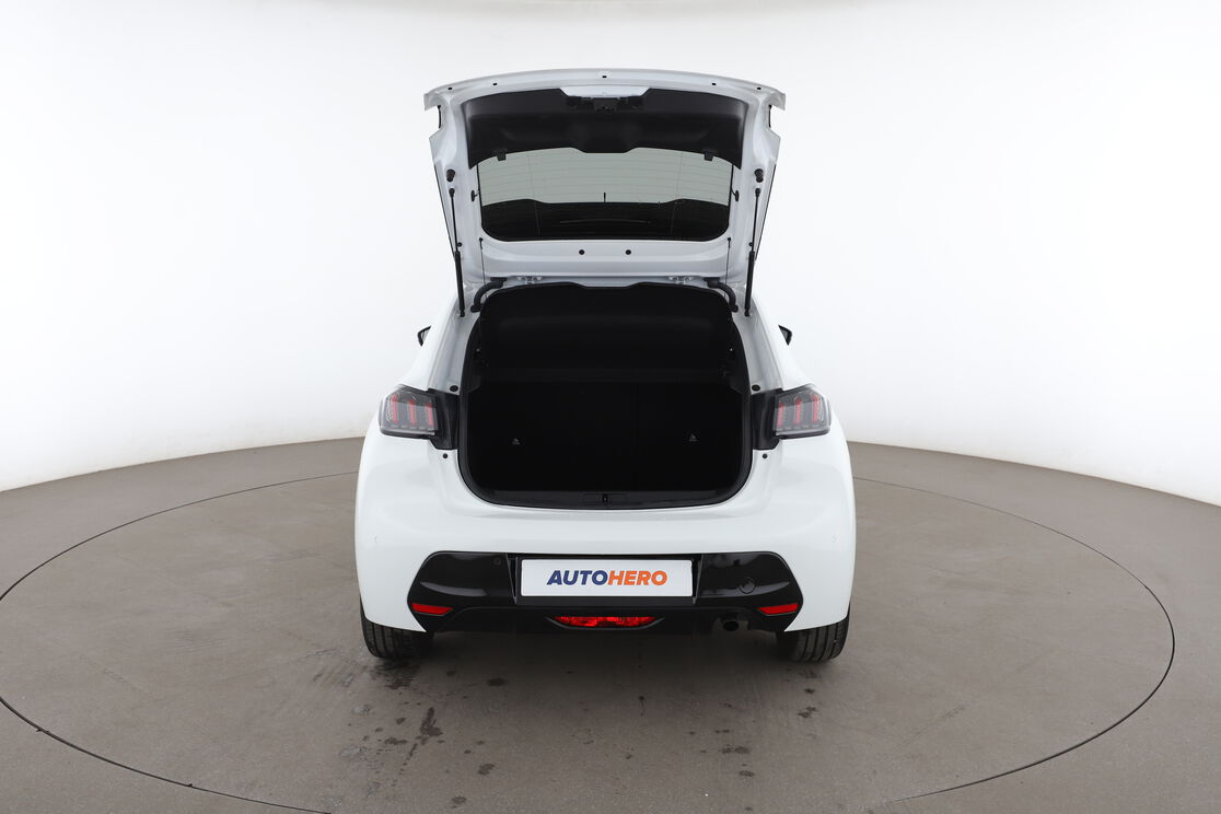 Peugeot 208 1.2 PureTech Allure EAT8 — photo 15