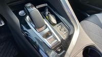 Peugeot 3008 HYBRID4 300ch GT e-EAT8 — photo 27