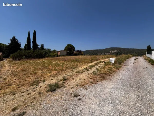 Terrain à bâtir viabilisé - 766 m² - Montpeyroux (34140) - Particulier