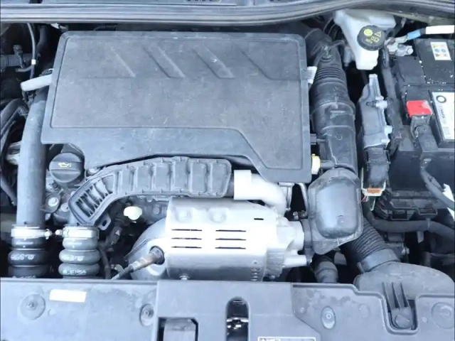 Peugeot 208 1.2 puretech 130ch s&amp;s gt eat8 — photo 12