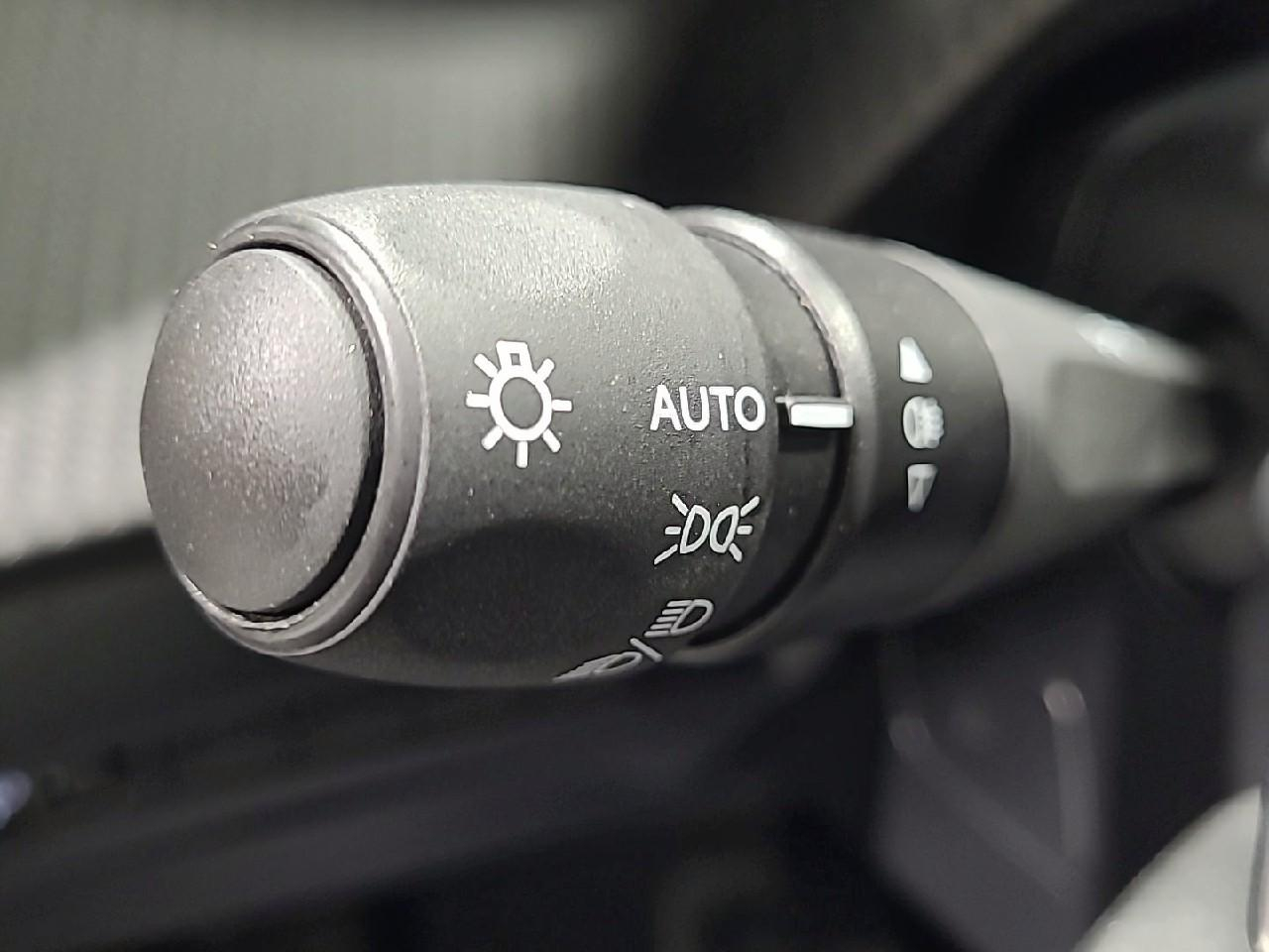 Peugeot 2008 hybrid 145 e-dcs6 allure — photo 23