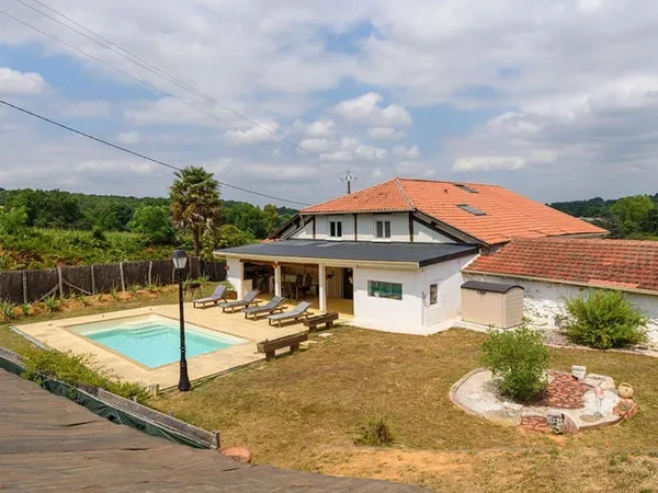 Maison 6 pièces 234 m²