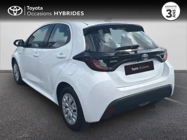 Toyota Yaris 116h dynamic business 5p — photo 2