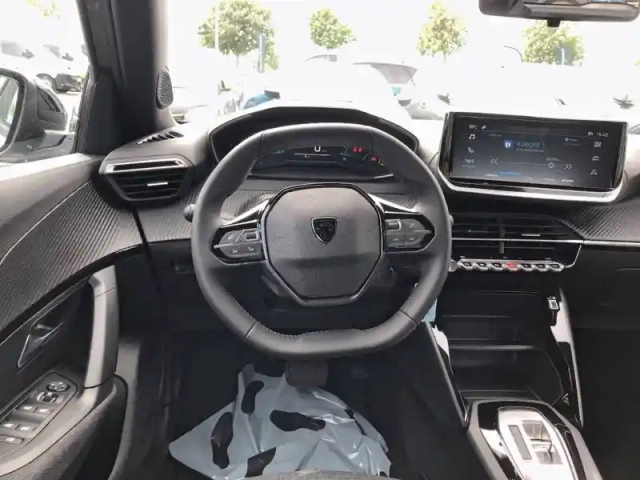 Peugeot 2008 hybrid 110 e-dcs6 — photo 29