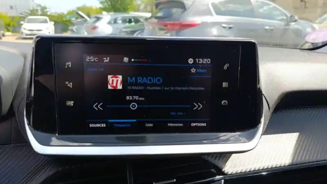 Peugeot 208 puretech 100 s&amp;s bvm6 — photo 17