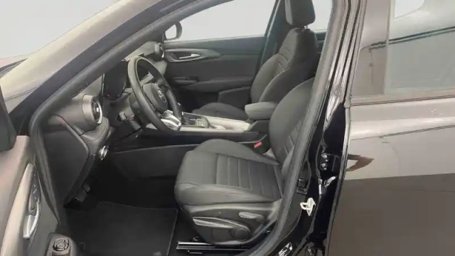 Alfa Romeo Tonale 1.5 hybrid 130 ch tct7 — photo 17