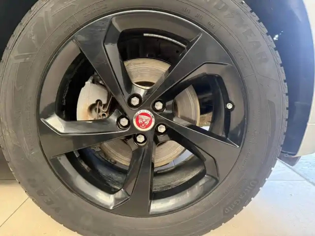 Jaguar F-Pace 2.0 d - 240 ch awd bva8 — photo 15