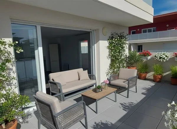 30.GARD.NIMES. Appartement de standing de 69 m² avec terrasse de 46 m² et double garage dans résiden