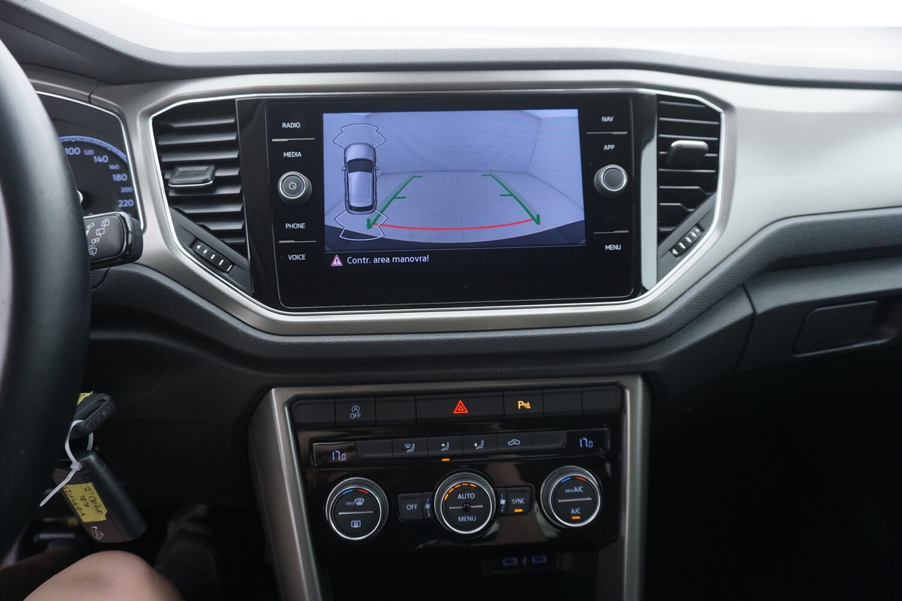Volkswagen T-Roc — photo 15