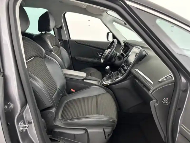 Renault Scenic blue dci 150 — photo 23