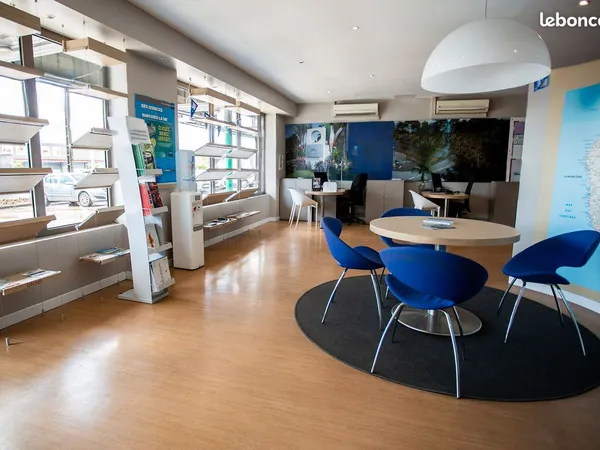 Local 121 m² BAIE MAHAULT