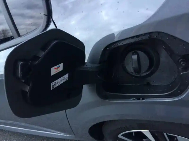 Peugeot 208 100 s&amp;s bvm6 — photo 15