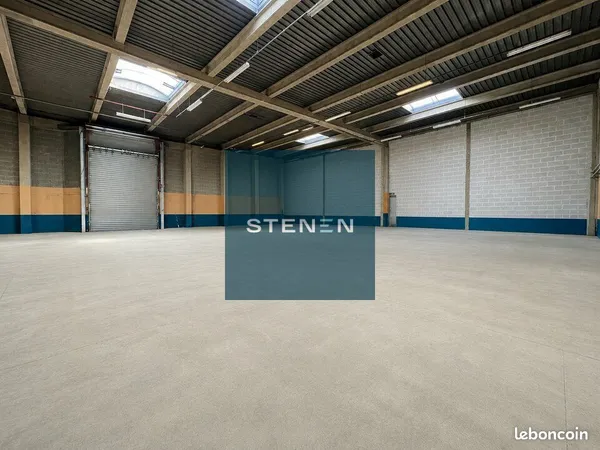 Local d'activité 817 m²