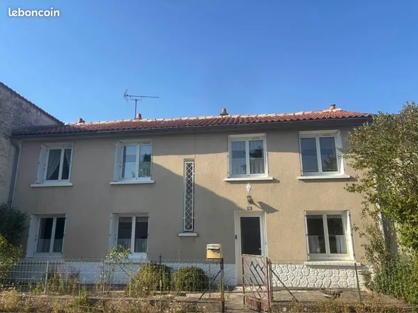 Maison ancienne+ terrain avec accès rivière+ 6 chambres+dépendances