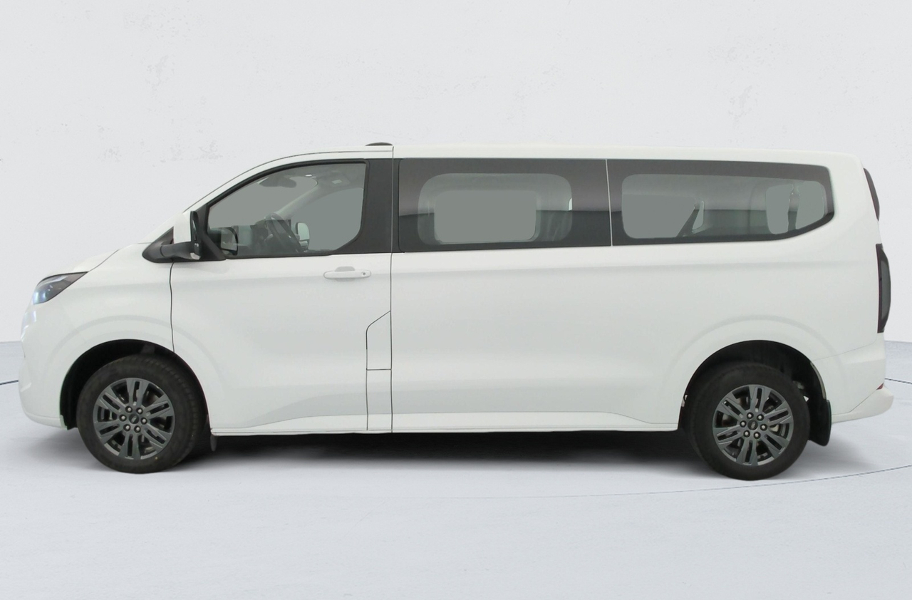Ford Tourneo Custom — photo 2