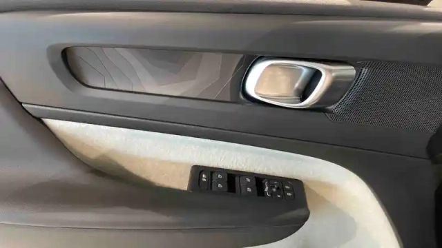 Volvo Xc40 t4 recharge 129+82 ch dct7 — photo 23