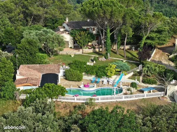 Vue panoramique exceptionnelle - Propriété 197 m² avec piscine sur 6 500 m²