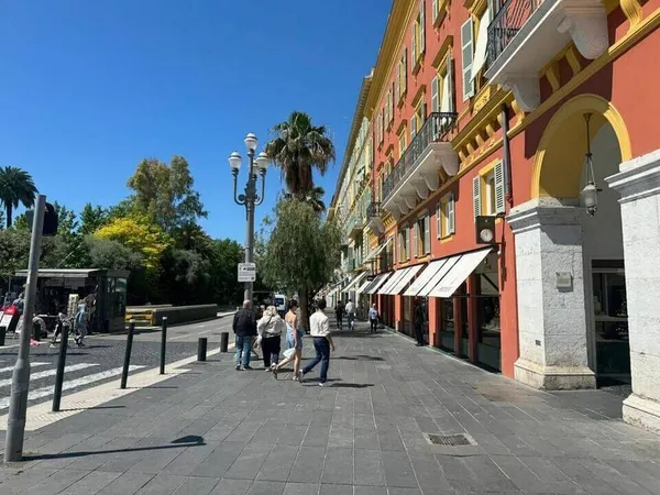 Local commercial 160 m²