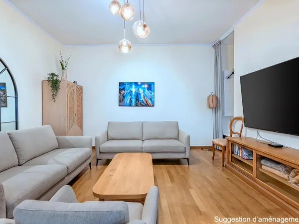 Un lieu de vie singulier aux volumes remarquables et balcon dans le Vieux Nice