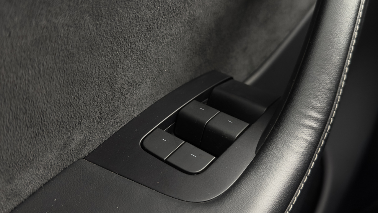 Tesla MODEL Y Standard RWD — photo 15